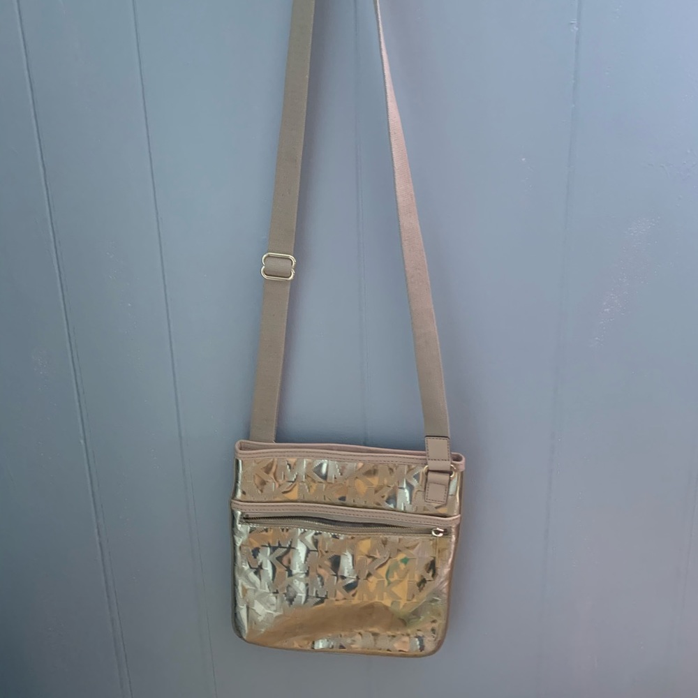 michael kors gold crossbody purse